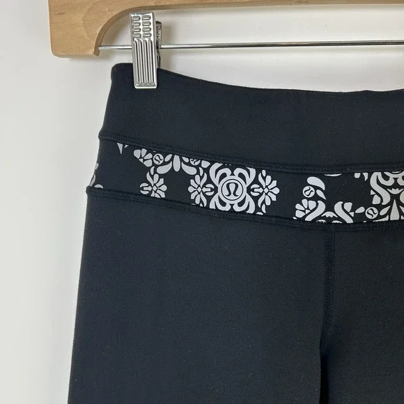 Lululemon Groove Pant Women's 2 Flare Black Reflective Groovy Floral Stretch - Picture 3 of 8